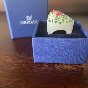 SWAROVSKI Opaline White Ring with Green/Red Crystals. Brand New. Rare find. 💖
